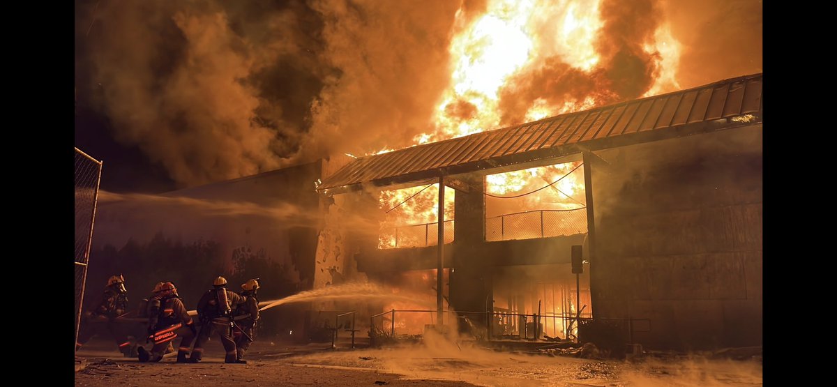 Scene of a major emergency fire in Woodland Hills tonight. Heavy fire through the roof of a large commercial building. 6000 N De Soto Ave. Structural integrity of the building is starting to fail.   