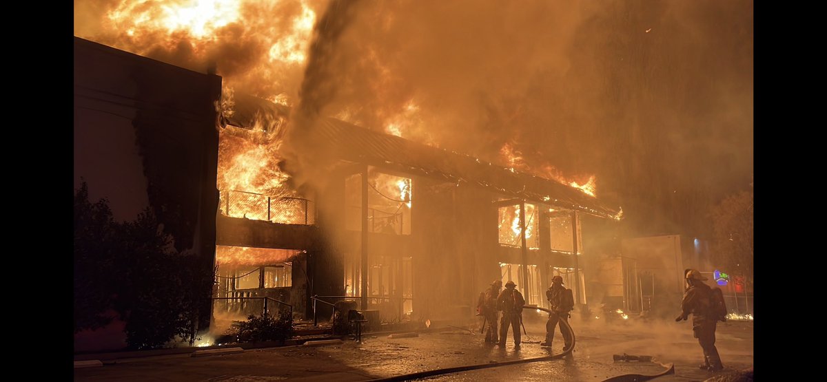 Scene of a major emergency fire in Woodland Hills tonight. Heavy fire through the roof of a large commercial building. 6000 N De Soto Ave. Structural integrity of the building is starting to fail.   