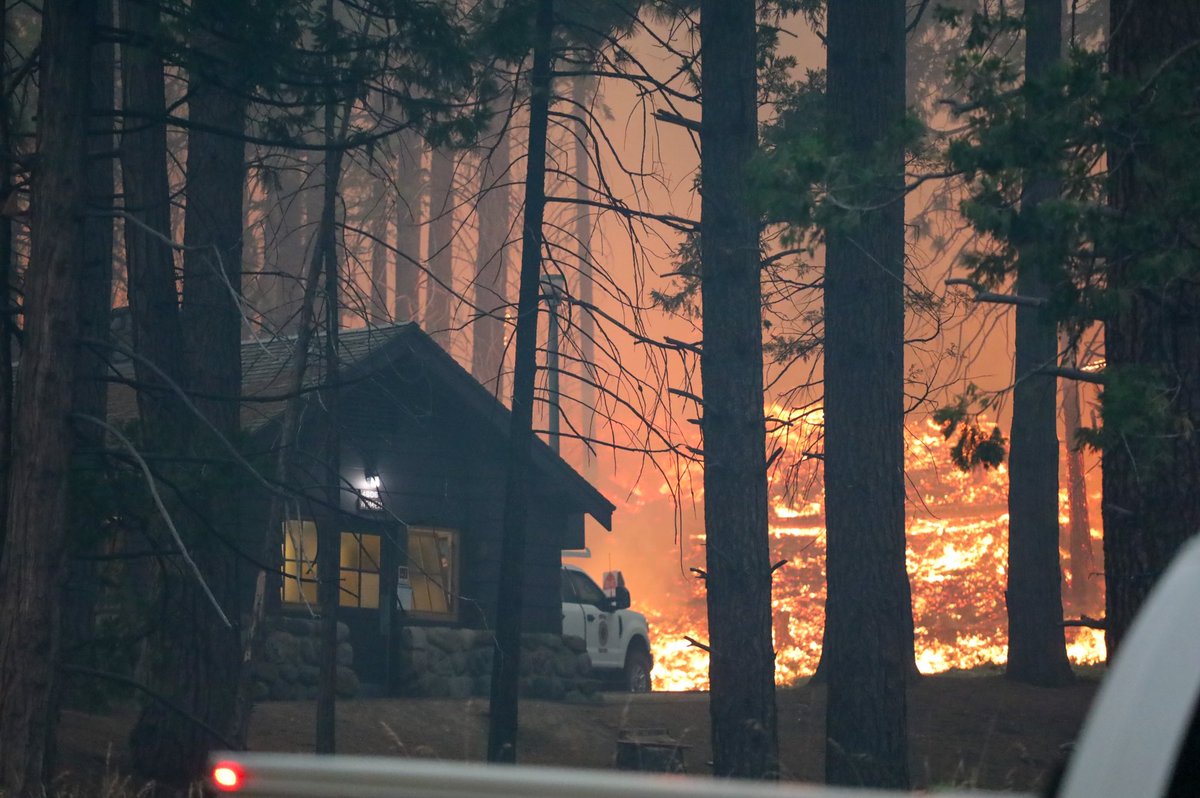 FireFire crews performed many firing operations this morning, just outside of the South Gate of Yosemite. The smoke is very thick this morning