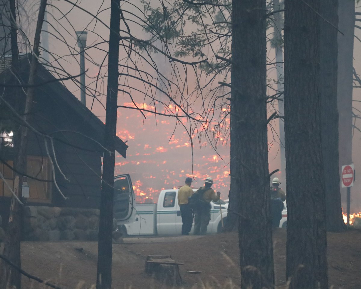 FireFire crews performed many firing operations this morning, just outside of the South Gate of Yosemite. The smoke is very thick this morning