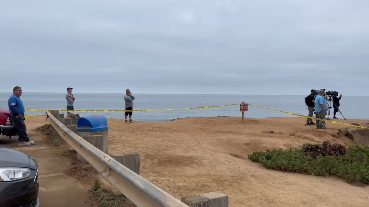 A body has been found at on the rocks at Sunset Cliffs. @SanDiegoPD and @SDLifeguards are here on scene investigating.