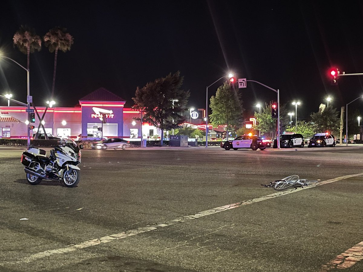 FPD says a black vehicle struck a man on a bicycle at Nees/Blackstone near River Park just after 10pm—then took off. The man is in critical condition tonight. If you saw anything, report it to @FresnoPolice