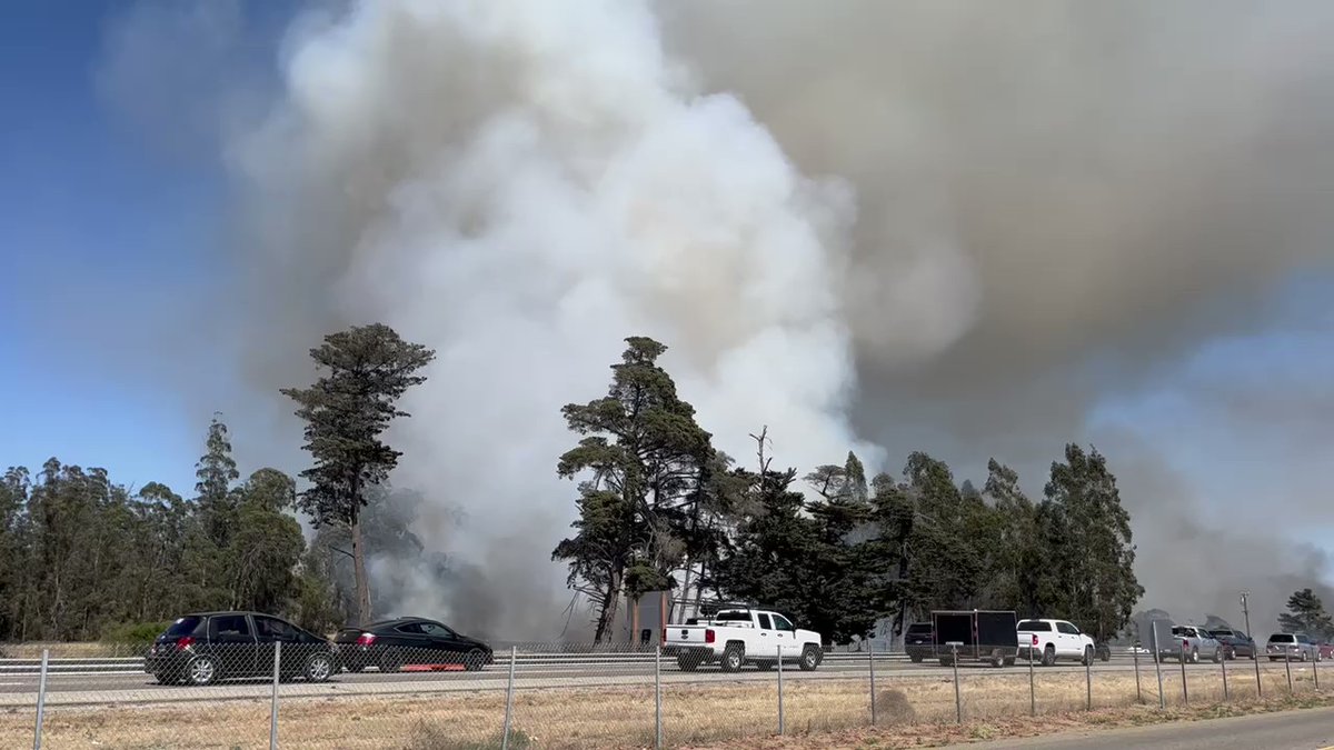 Active fire burning in Nipomo right along the northbound 101 lane, just one mile south of the Tefft Street offramp. Traffic still flowing in both directions