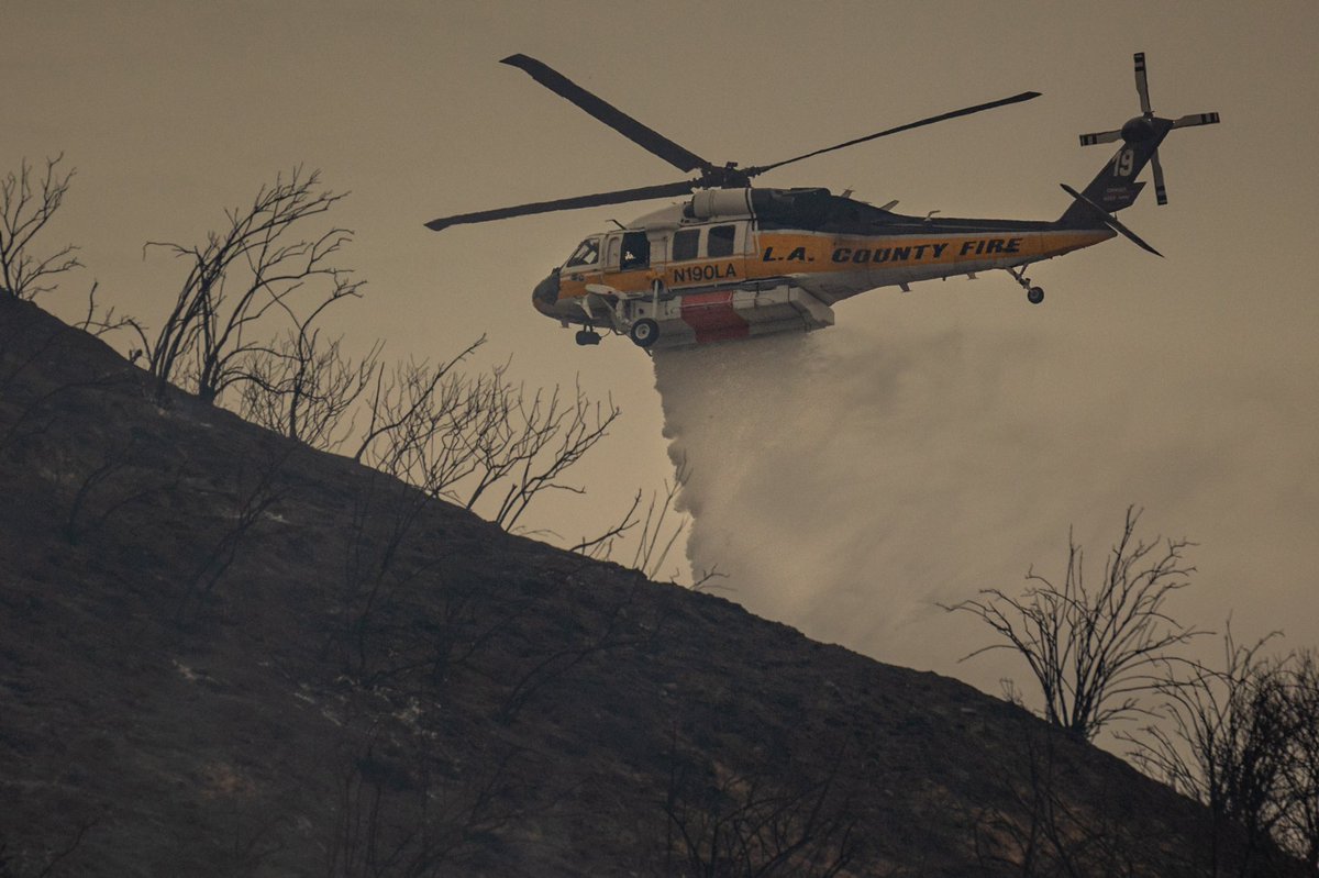 SCV Los Angeles County Fire Department firefighters (@LACOFD) battled a brush fire dubbed the RailroadIC on the hillside near the intersection of Bouquet Canyon Road and Commuter Way in SantaClarita on Thursday, Aug. 4, 2022.  