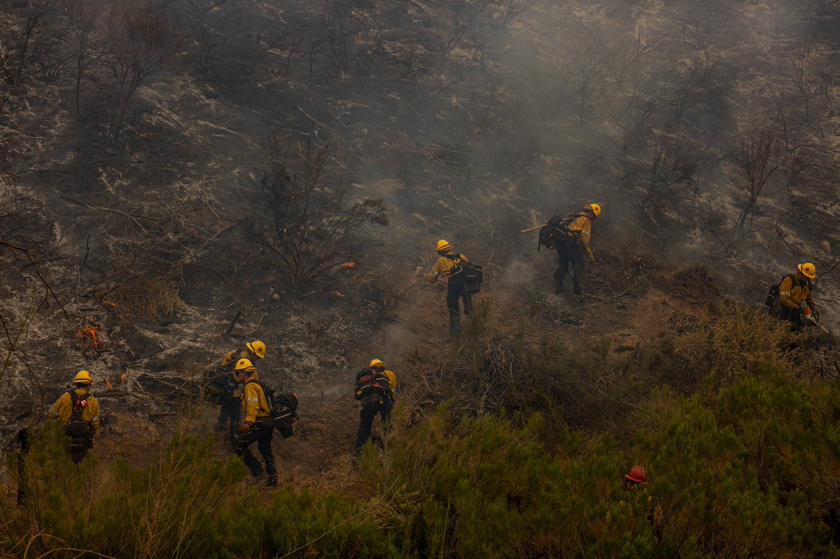 SCV Los Angeles County Fire Department firefighters (@LACOFD) battled a brush fire dubbed the RailroadIC on the hillside near the intersection of Bouquet Canyon Road and Commuter Way in SantaClarita on Thursday, Aug. 4, 2022.  