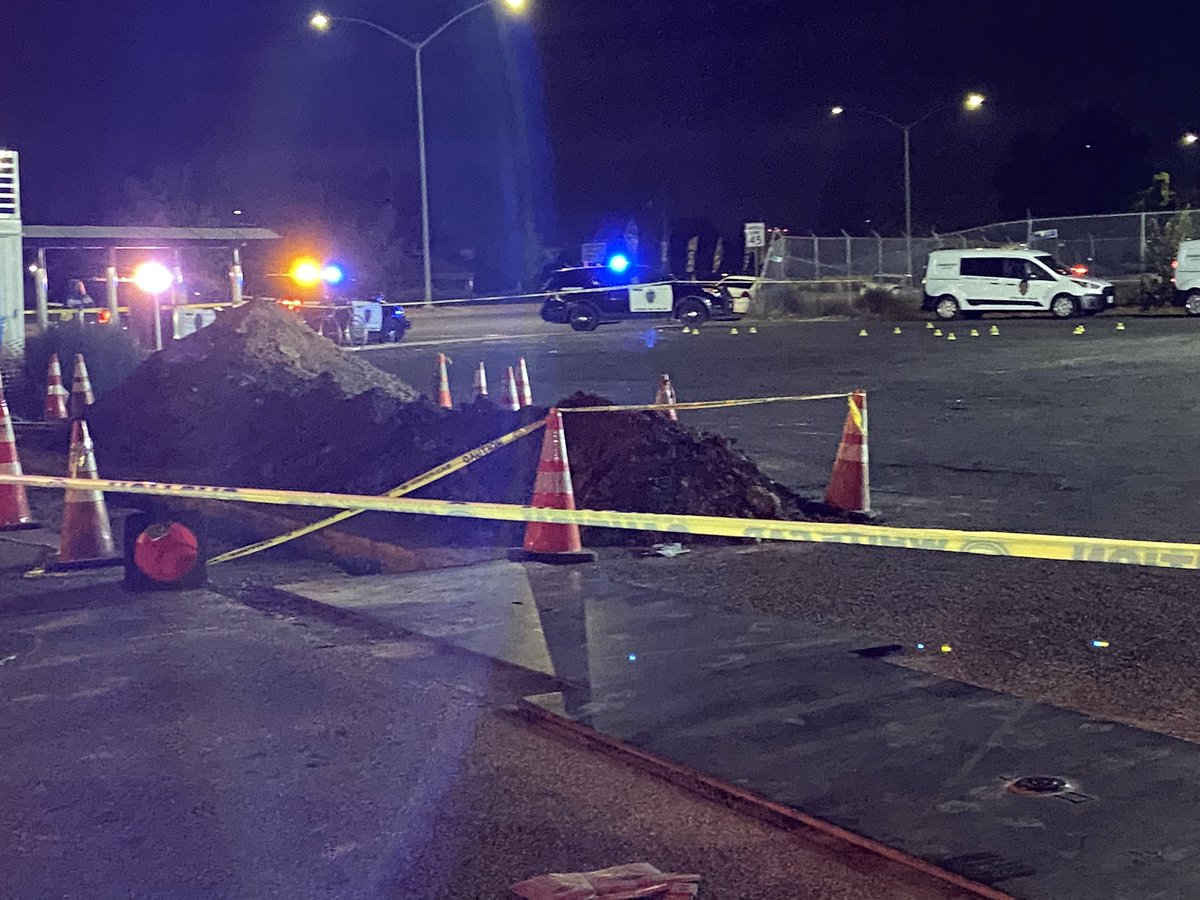 @StocktonPolice confirm that the shooting happened around 7:40 p.m. at the Southside Market grocery store. Detectives seem to be focusing on the front of the store & there are several evidence markers in the parking lot