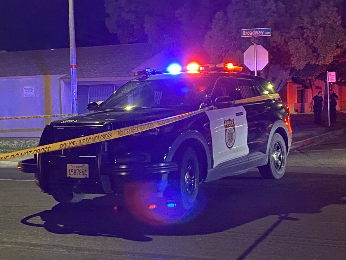 @SacPolice confirm that officers are on the scene of a shooting off Broadway, near San Jose Way, in the Oak Park neighborhood. Police say two people were shot with what appears to be non-life-threatening injuries