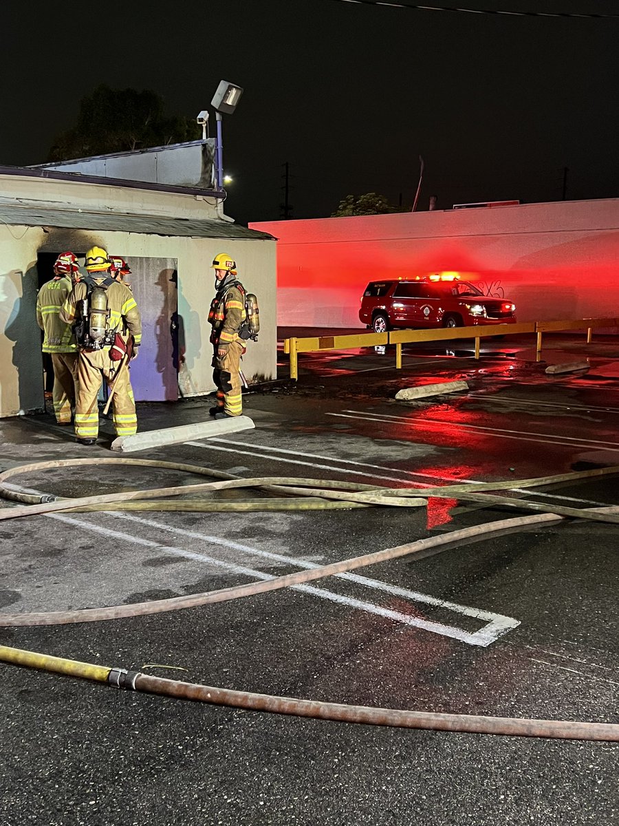 At 4:33 a.m., a commercial structure fire was reported in the 8700 blk of Garden Grove Bl in @CityGardenGrove.  FF's knocked down the fire in just 13 min. & prevented extension into the other businesses. No injuries.  Investigators on scene. pray @GardenGrovePD &amp; @HBFD_PIO