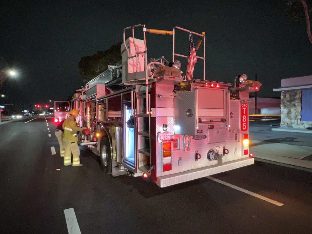 At 4:33 a.m., a commercial structure fire was reported in the 8700 blk of Garden Grove Bl in @CityGardenGrove.  FF's knocked down the fire in just 13 min. & prevented extension into the other businesses. No injuries.  Investigators on scene. pray @GardenGrovePD &amp; @HBFD_PIO