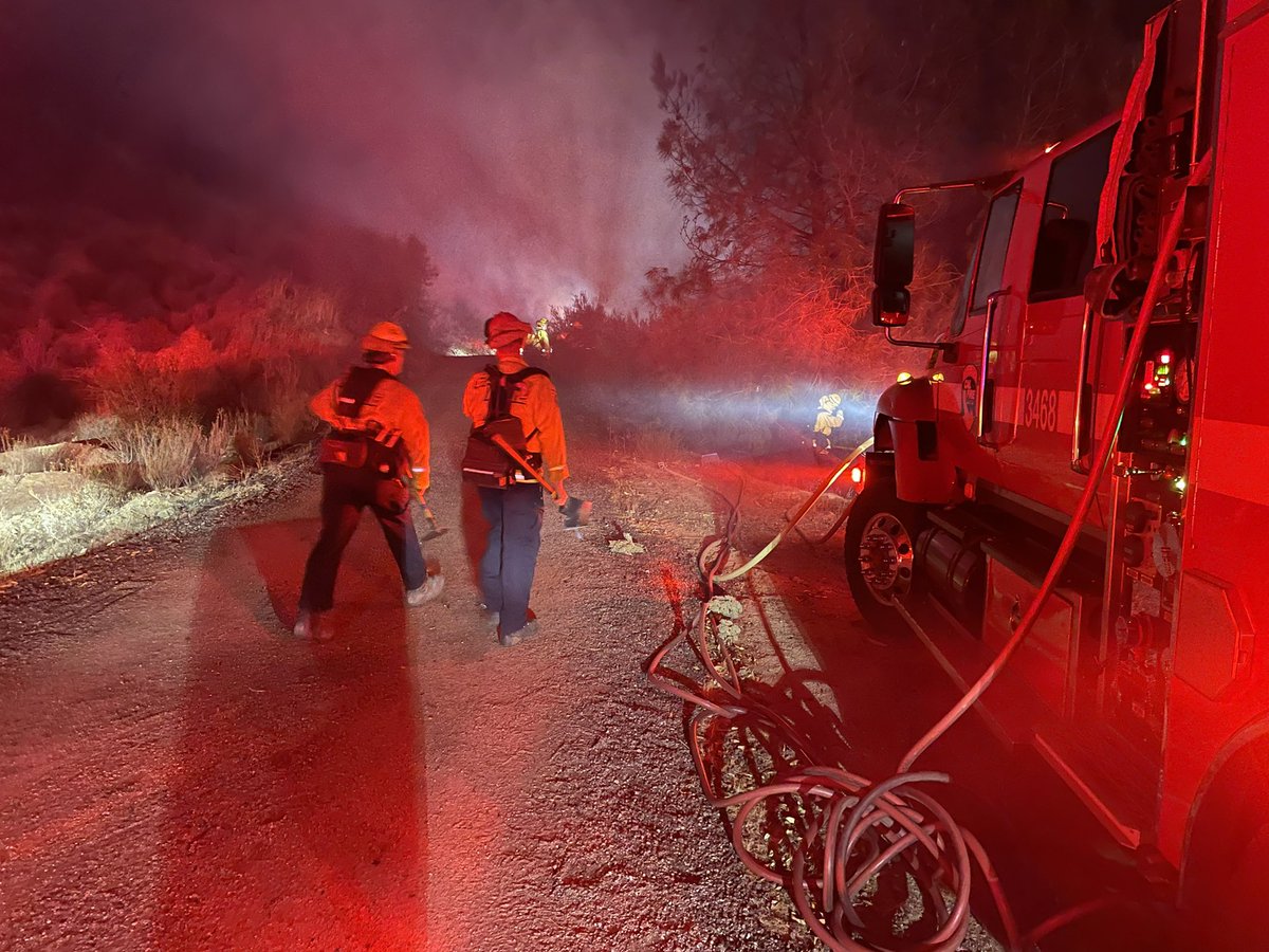 BlueIC 1/4 acre, forward progress stopped, 45% contained, one vehicle destroyed by fire, and a single occupant deceased. @ChpSlo leading the investigation