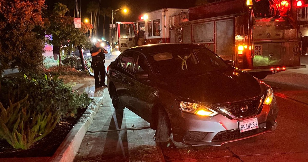 Vehicle crash blocks lower State Street in Santa Barbara. Light pole rammed. Vintage – style  light comes off. Driver going through DUI check by Santa Barbara Police