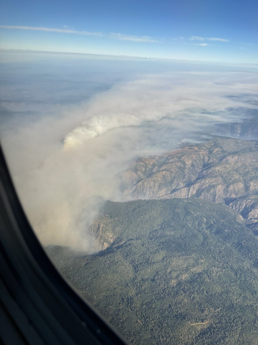 MosquitoFire flying in to Sacramento from vacation. It continues to burn — smoke filling the skies