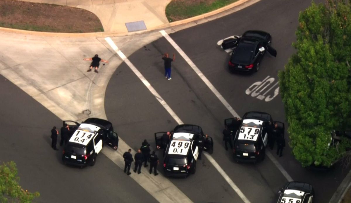 2 people have surrendered at the end of a brief pursuit in the Pasadena area