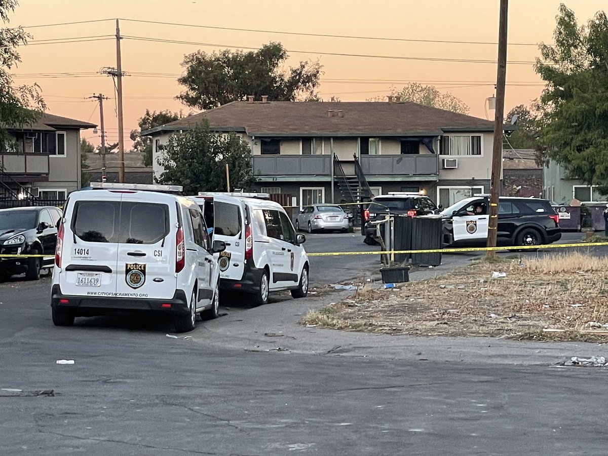 Homicide investigation underway on Eleanor Avenue near Arcade Boulevard in Sacramento. @SacPolice say 1 dead, 1 hospitalized in overnight shooting. Police believe all parties knew each other. Another homicide investigation taking place less than 3 miles away along San Juan Road