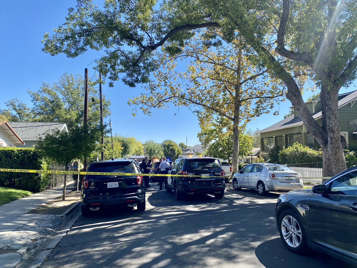 A fourth person was just shot and killed in Sacramento within the last 24 hours. @SacPolice say this scene on 6th Ave off MLK Jr Blvd in OakPark began as a shooting but turned into a homicide investigation.