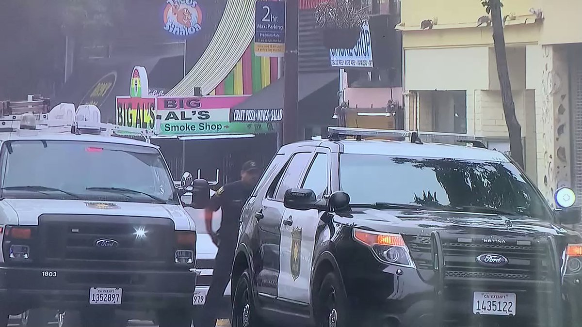 Victim killed, 3 others wounded after fight & shooting near Telegraph &amp; Durant in the Southside, a block from @UCBerkeley &amp; outside the Unit 3 residence hall complex, per @berkeleypolice.