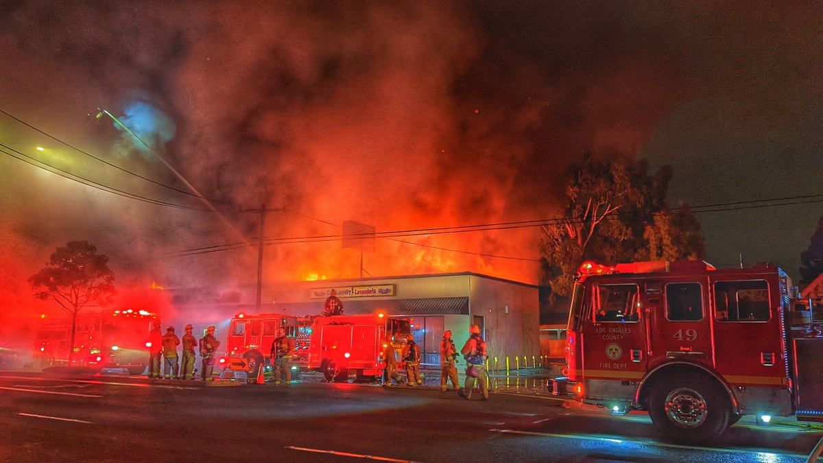 2nd-Alarm fire in Norwalk continues to burn out of control.  Building on Rosecrans near San Antonio houses several businesses including a coin laundry, nail salon and insurance/tax services. Arson investigators with @LACOFD en route.