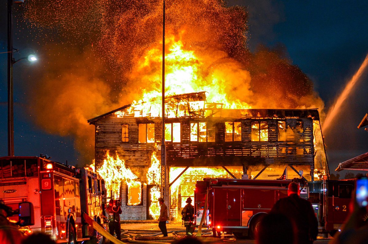 Firefighters battle the fire on the waterfront of an abandoned building on Fremont and Stockton Streets. stockton fire Christian Santos