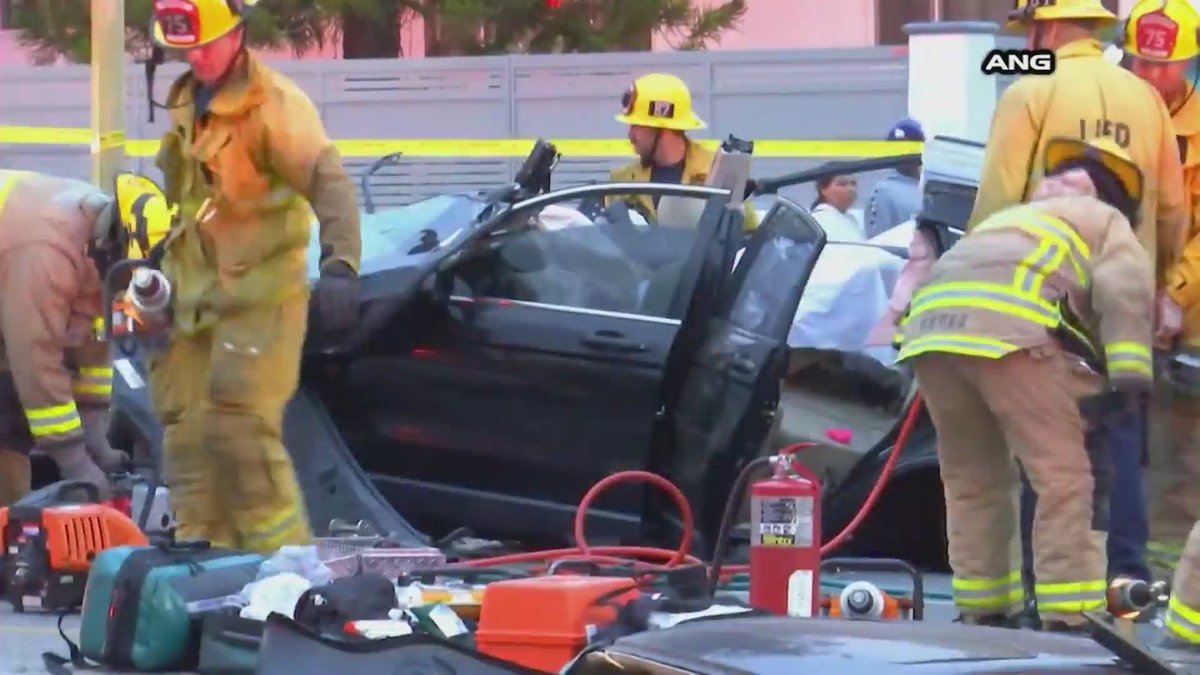 Teen killed, 9 injured in Porter Ranch multi-car crash