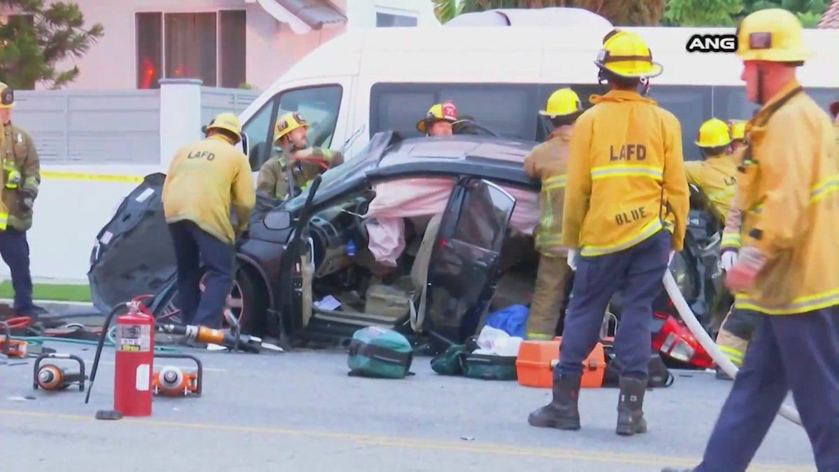 Teen killed, 9 injured in Porter Ranch multi-car crash