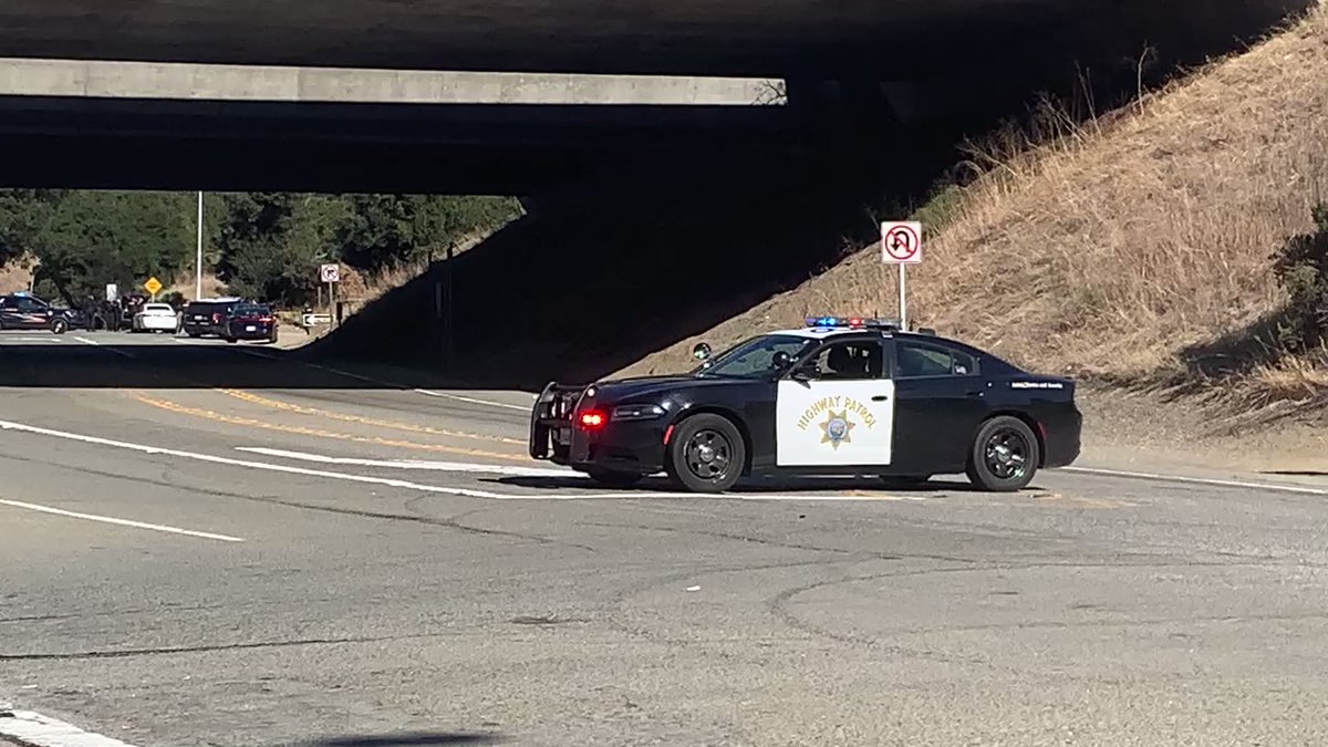 Shots fired at end of @HaywardPD chase that streaked to Eden Canyon & Palo Verde off I-580 in Castro Valley.