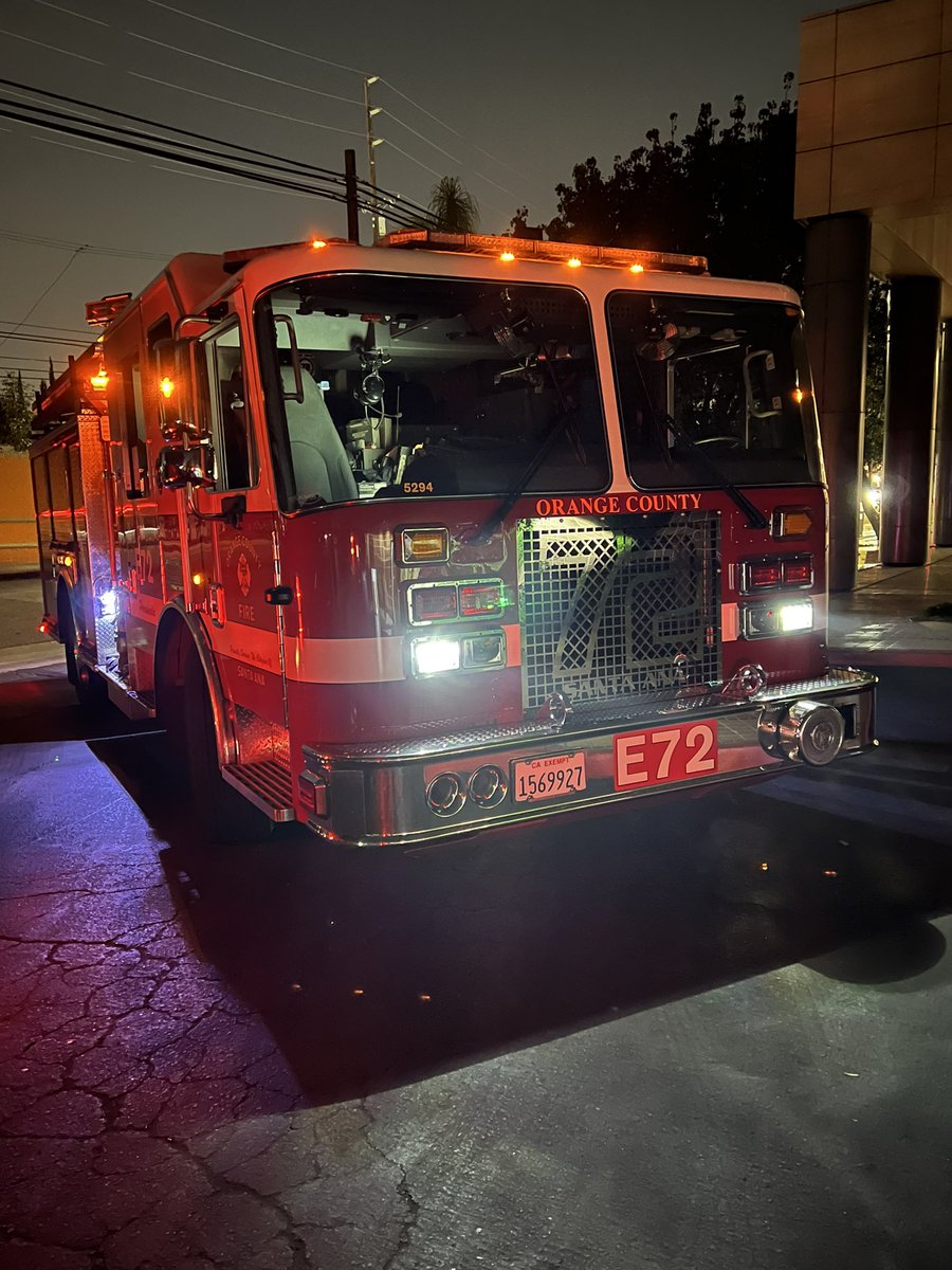 Crews knocked down a fire in a vacant building at 625 N. Grand Ave in @CityofSantaAna.  A 911 caller reported smoke from the roof shortly after 6:30 p.m.  No injuries.  Investigators on scene 