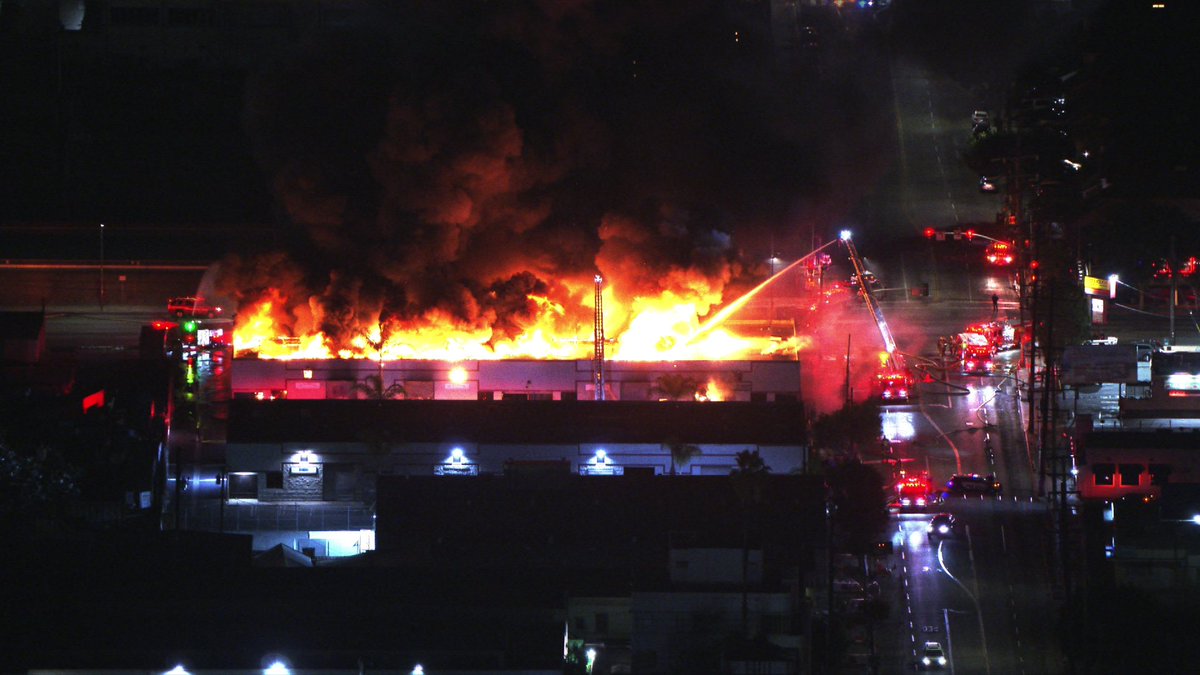 Huntington Park commercial structure fire Soto & Slauson @LACoFDPIO on scene. No injuries  