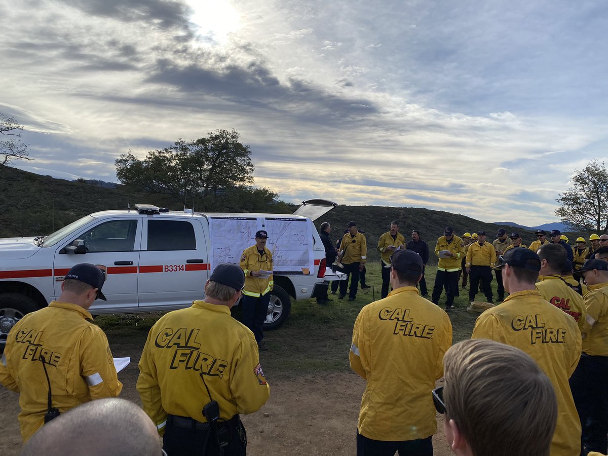 .@CALFIRESANDIEGO has started the prescribed burn just Northeast of Ramona at the Tulloch Ranch today (12/27). Smoke will be visible from Hwy 78 and surrounding areas