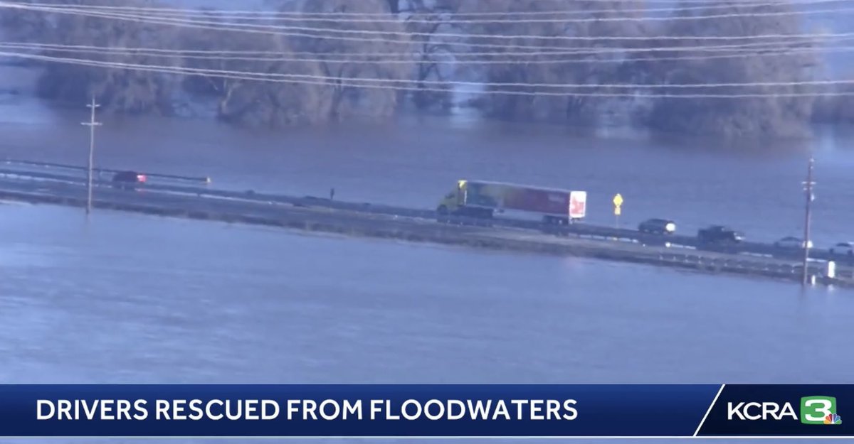 Very serious situation developing in southern Sacramento county, reports of rescues taking place. Multiple vehicles visible abandoned on the fwy