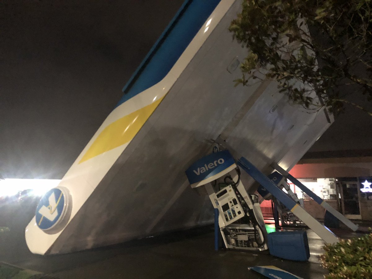 Strong wind near SkylineBlvd apparently knocked down this heavy overhang structure at a Valero gas station in DalyCity near Pacifica. Smashed some gas pumps. No reports of injuries or leaks from the collapse at this point