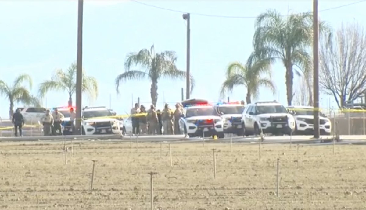 KCSO currently working a crime scene on Stockdale Hwy, west of Bakersfield.  Early reports claim a man with a gun was shooting at cars before Sheriff deputies arrived.