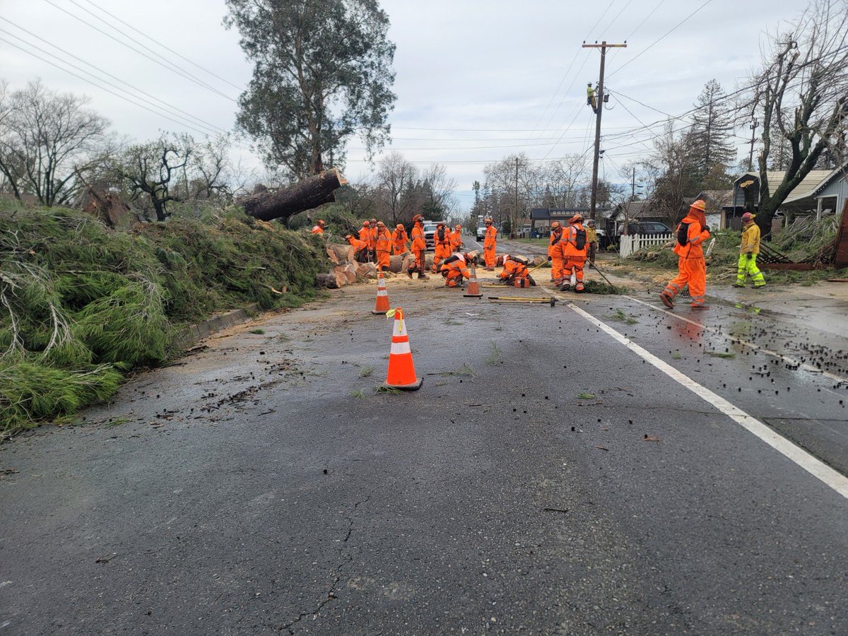 Delta Camp also assisted with the removal of downed trees on buildings and cars in Sacramento. The two crews (Delta 2, Delta 3) have been committed to the downtown area, prioritizing their efforts on life safety and access issues