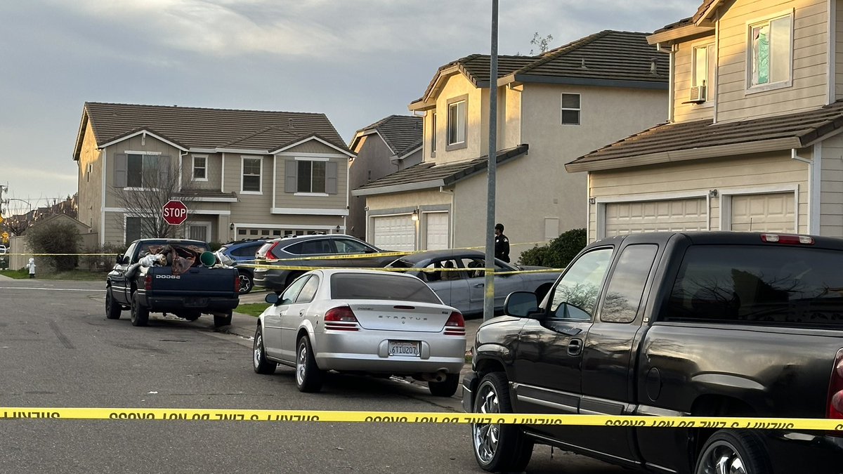 .@sacsheriff continues to investigate a deadly stabbing on Iron Gorge Drive in South Sacramento. Happened just before four Thursday morning at a house neighbors say police have been many times before.