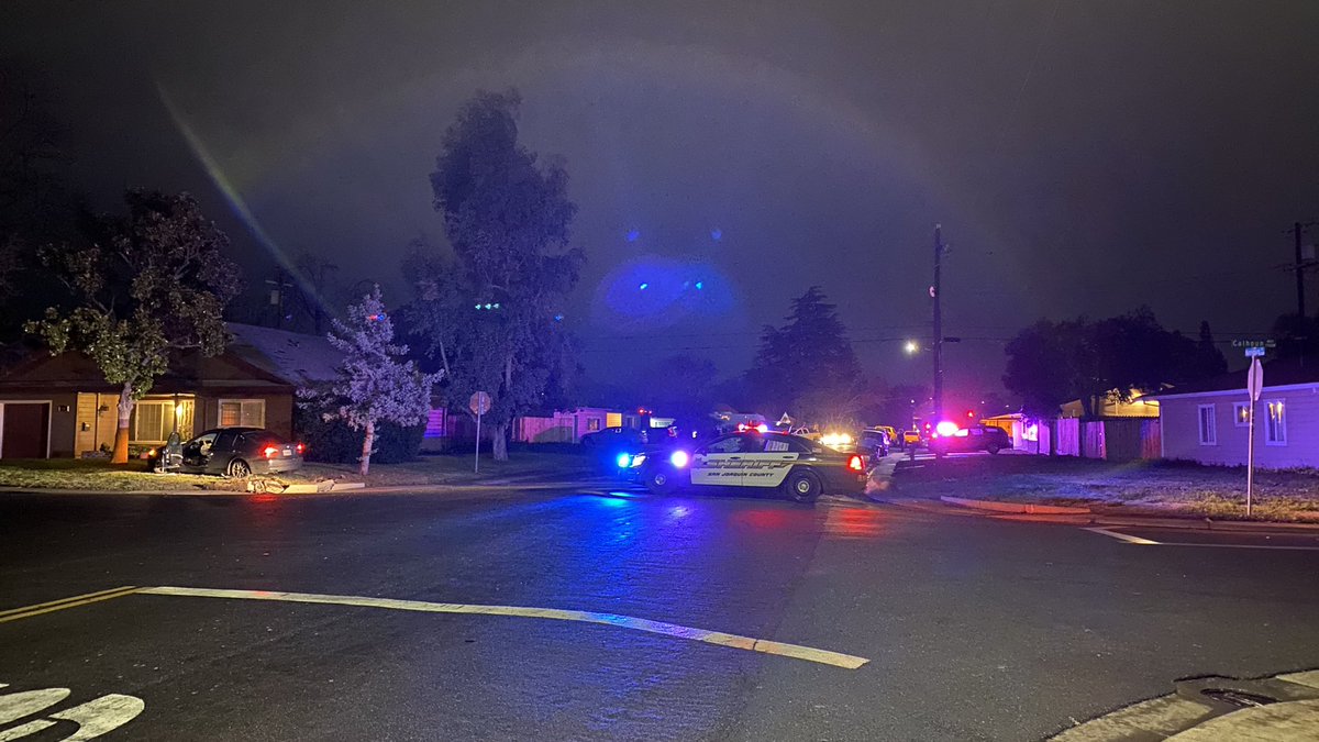A developing situation is unfolding in the Lincoln Village neighborhood of Stockton.  @SJSheriff deputies trying to coax someone out of a home on Rutledge Wy. Deputies are holding a perimeter, blocking off multiple streets