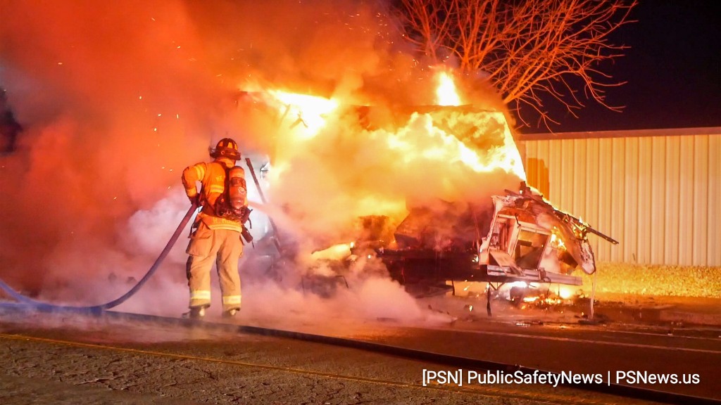 RioLinda 28th Street at Q Street At 1:30 a.m. Tuesday, fire crews responded to a vehicle fire near 28th and Q Streets. Engine 41 and Engine 117 extinguished the blaze and are now working to ensure the fire is completely out