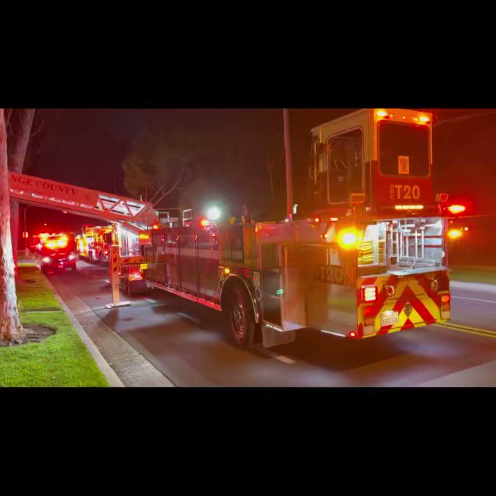 FF's extinguished a chimney fire at a 2-story townhome on Moss Glen in @City_of_Irvine after neighbors alerted the residents to flames from the chimney at 7:19 p.m. FF's in the video are exposing & cooling the charred wood to get to clean/unburned wood