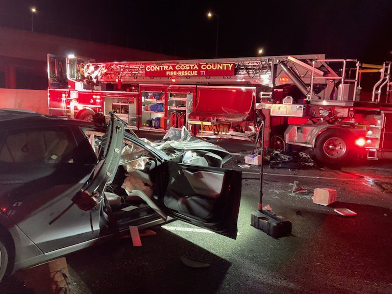 Driver in a @Tesla dies after striking fire truck on I-680. @ContraCostaFire says truck was blocking lanes from previous accident. Passenger taken to the hospital. Four firefighters also transported for evaluation 