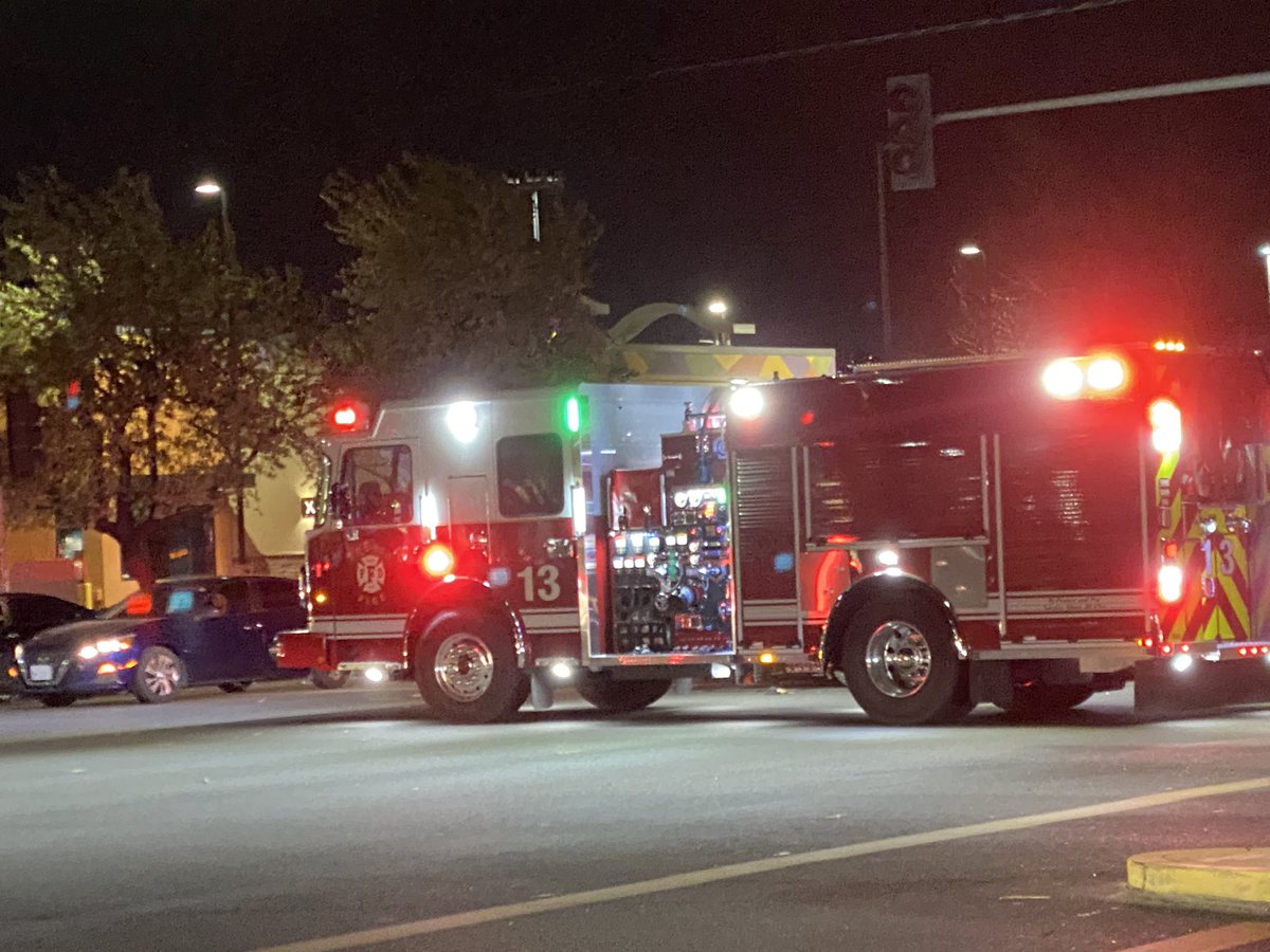 Switching to storm coverage, the intersection of N First St. & News Ave. is without power. Street lights and lamps are all out. @PGE4Me is on scene trying to repair the downed power pole