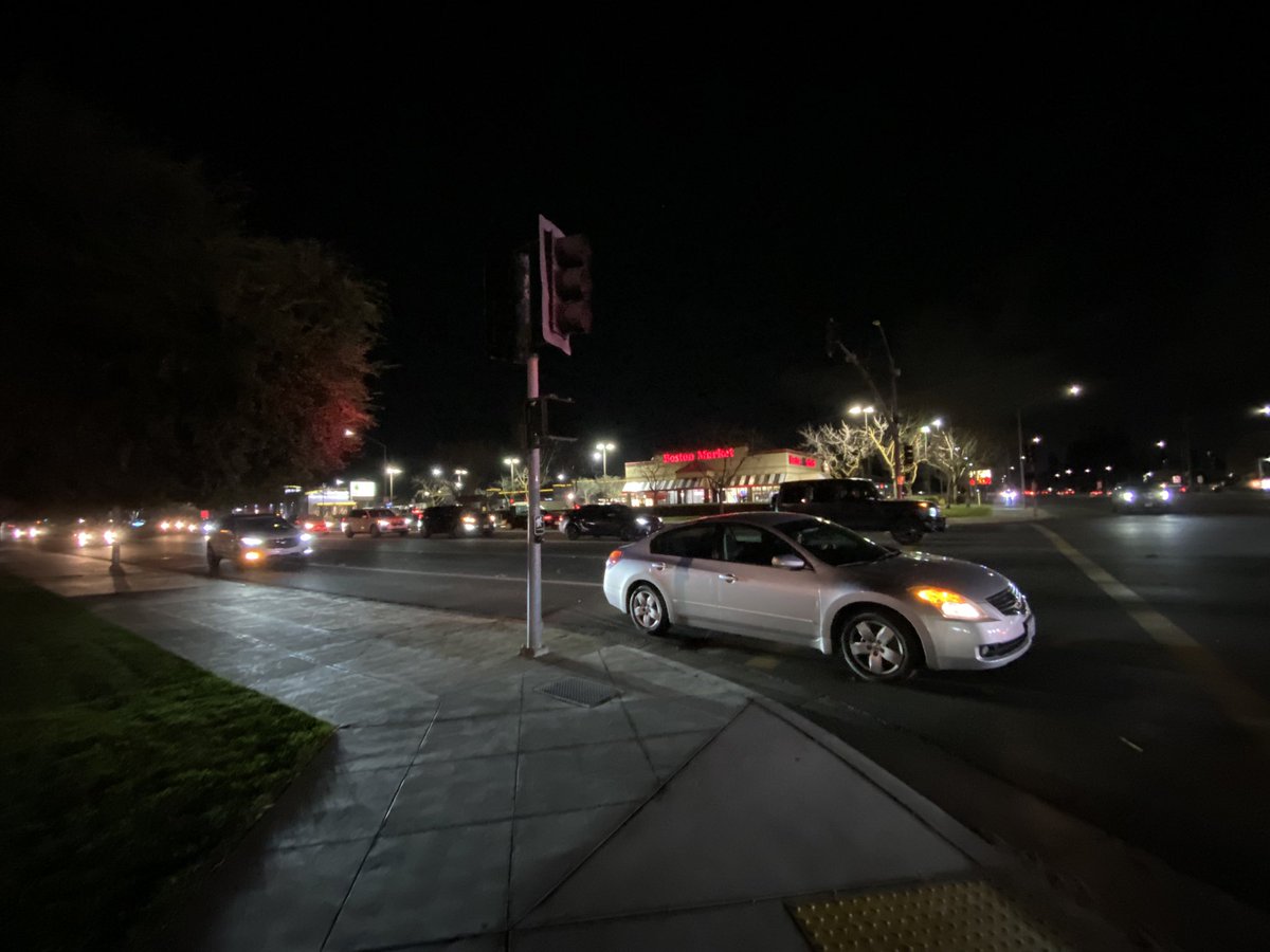 Switching to storm coverage, the intersection of N First St. & News Ave. is without power. Street lights and lamps are all out. @PGE4Me is on scene trying to repair the downed power pole