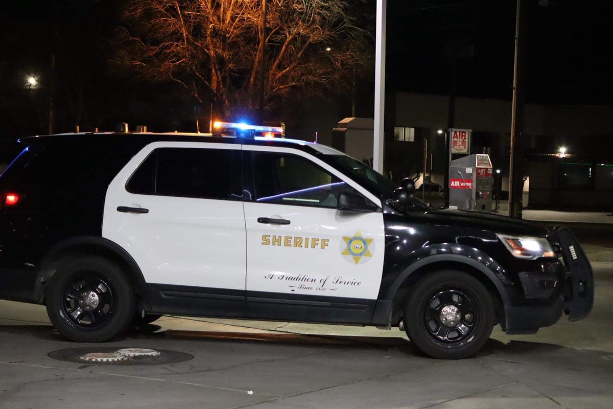Lancaster,ca: 417/211(person with a gun/robbery) 20th st w and Ave J at Circle K, 1 males black  and 1 male white with guns at location. Both males are armed suspects are no longer in the store. Suspect 1 male black 17 years old red mask black shirt. Suspect 2 male white 17 long