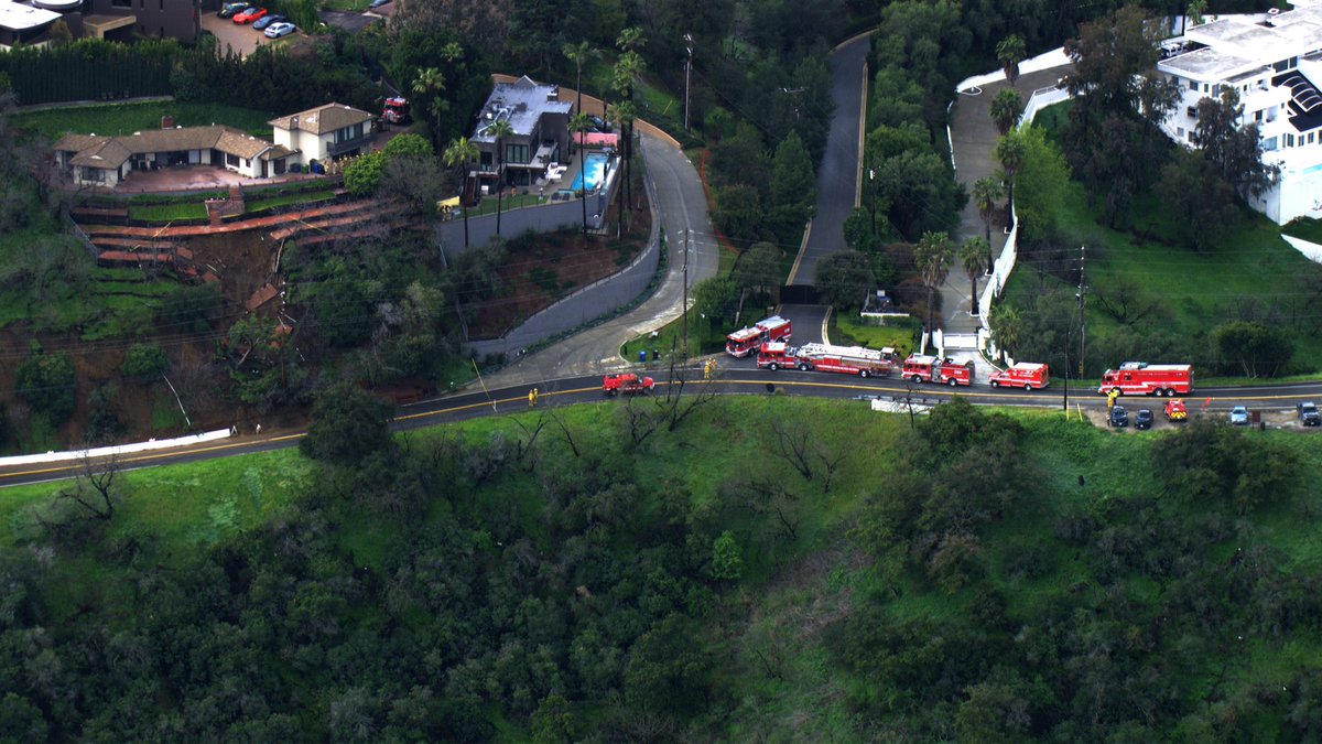 Beverly Glen a terraced hillside, collapses on to Mulholland Drive. @LAFD on scene with building and safety. Mulholland Dr closed from Deep Cyn to Coldwater Cyn 