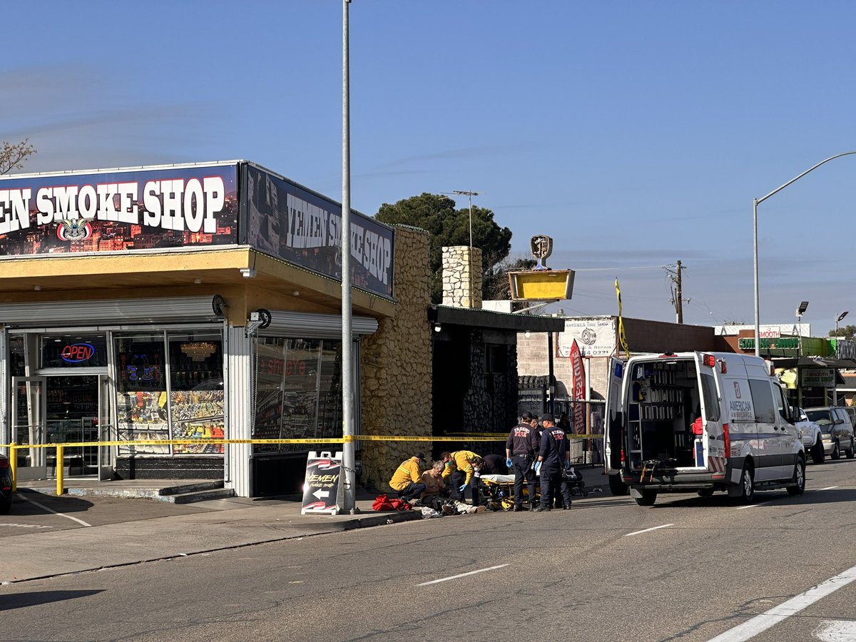 @FresnoPolice are investigating a stabbing that took place outside a smoke shop on Belmont and 1st streets. Officers were able to detain a suspect soon after arriving and the victim was taken to CRMC with unknown injuries