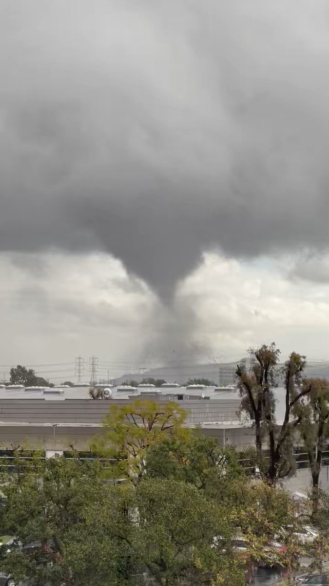Lots of dramatic footage coming of a damaging tornado in Los Angeles