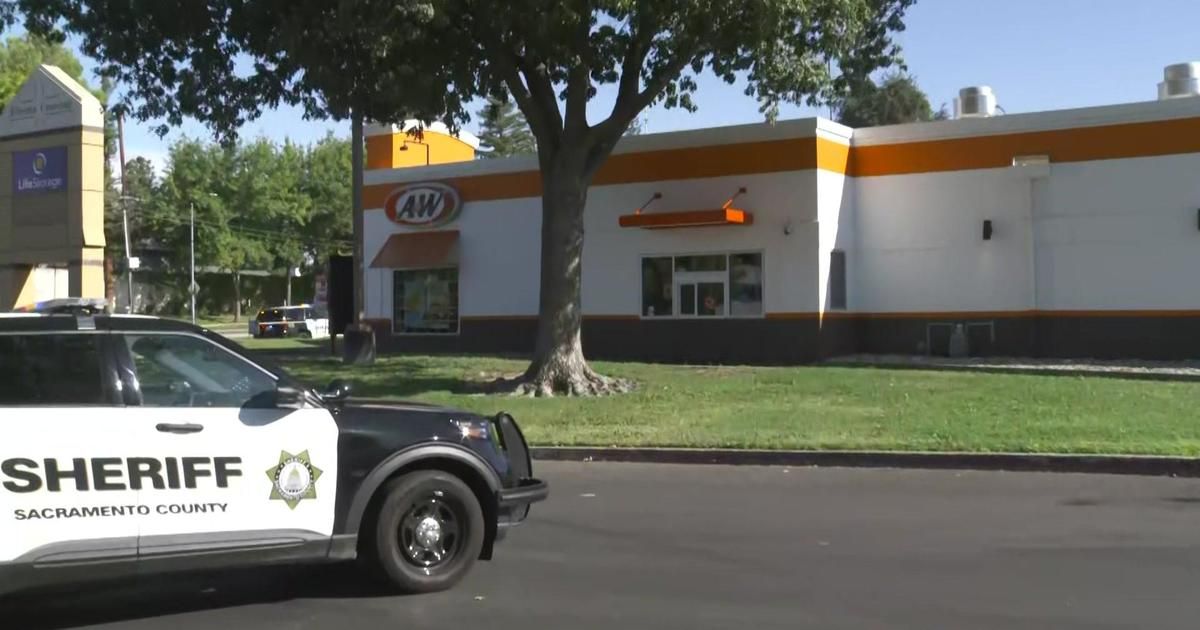 3 employees hurt after robbery ends in shooting inside Antelope-area KFC restaurant
