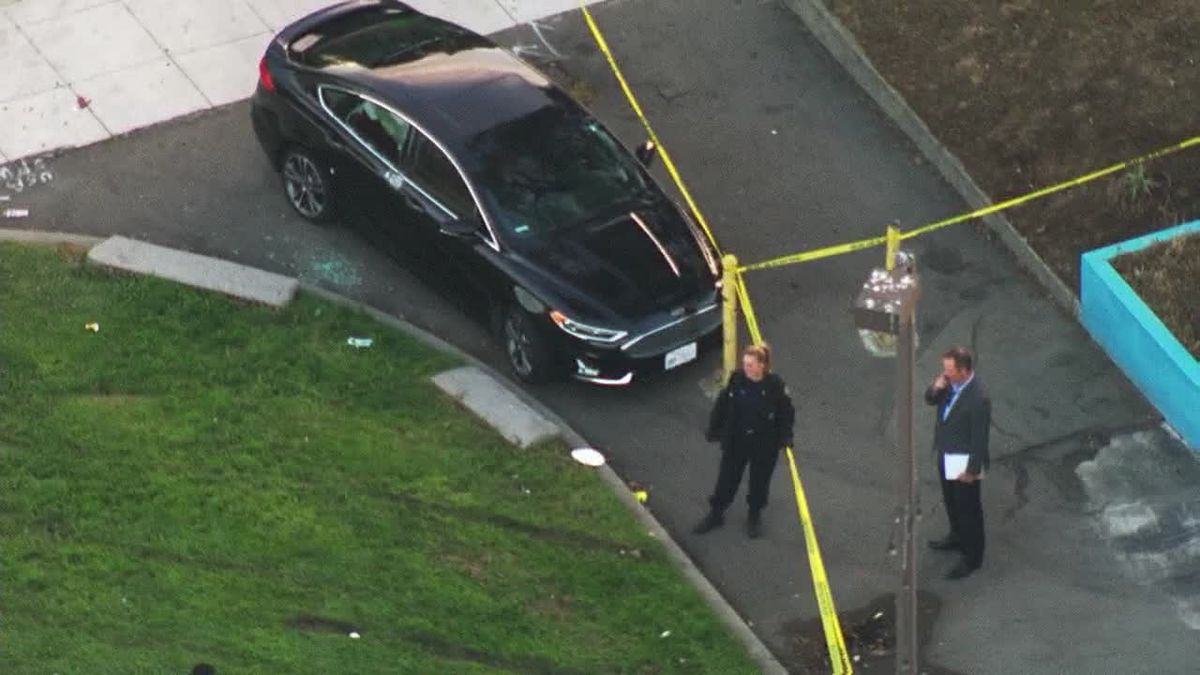 .@SFPD officers responded to Golden Gate Ave and Buchannan St. shortly after 3 p.m. on reports of a shooting. 1 person was killed, another injured by gunfire. No arrests. San Francisco