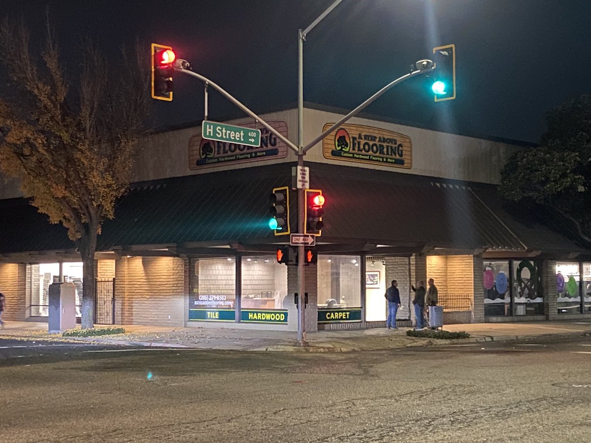 The @ModestoPolice Dept. is investigating a shooting  which police confirm is connected to a car that crashed near H and 7th streets in Modesto. A window at this flooring businesses is gone.