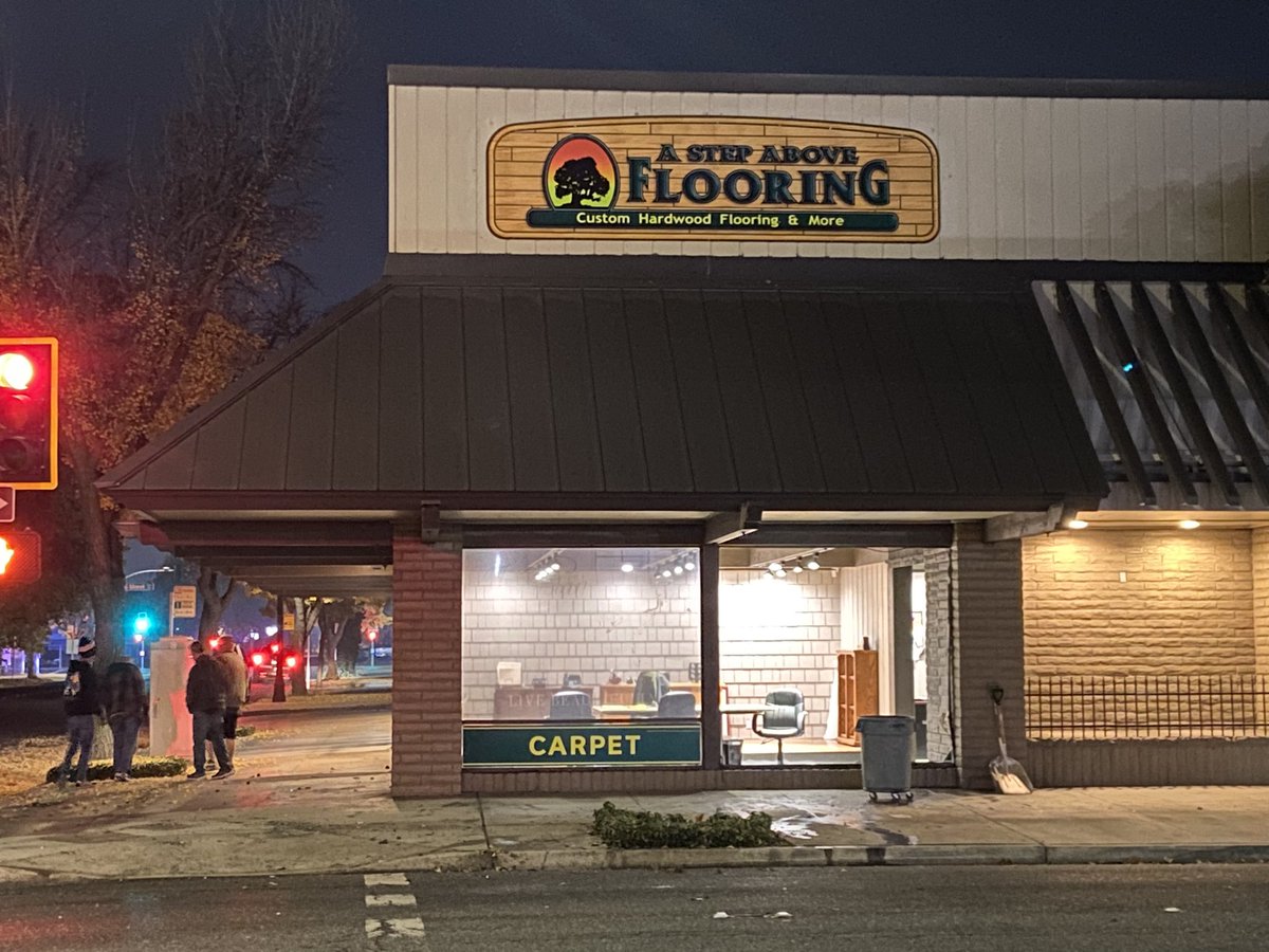 The @ModestoPolice Dept. is investigating a shooting  which police confirm is connected to a car that crashed near H and 7th streets in Modesto. A window at this flooring businesses is gone.  