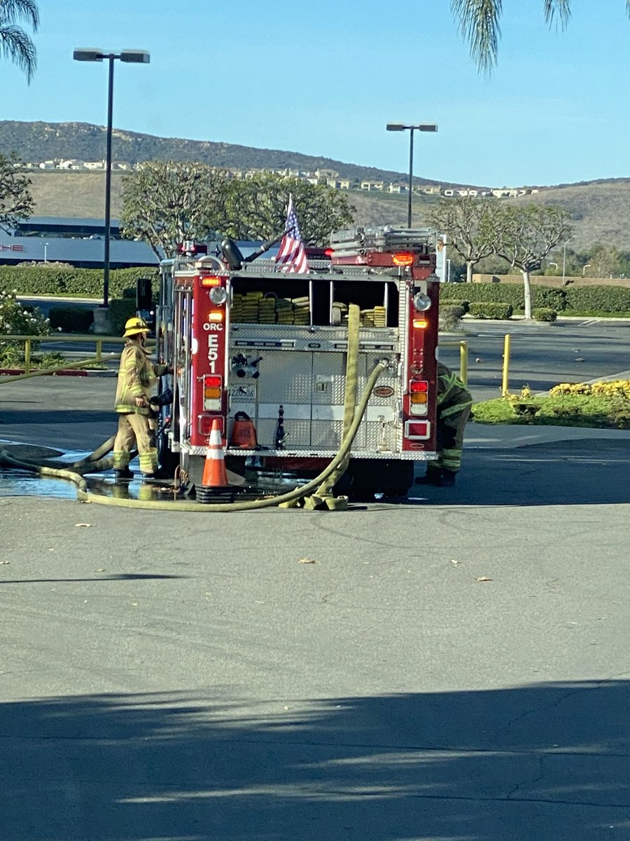 Firefighters rapidly stopped a fire in a warehouse of a 2 story commercial building on Whatney in @City_of_Irvine this morning. The cause is under investigation. No injuries to firefighters or civilians. 
