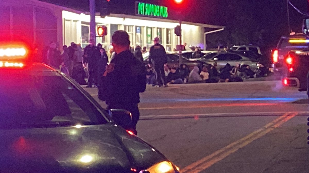 @SJSheriff deputies have closed the intersection of Pershing and Country Club in Stockton. While they haven't said why the intersection is closed, I can see more than 30 people detained. Witnesses say this possibly stemmed from a large sideshow in the area