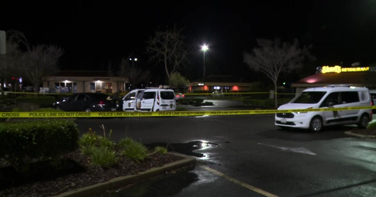 Woman shot, killed at Pocket area shopping center in Sacramento
